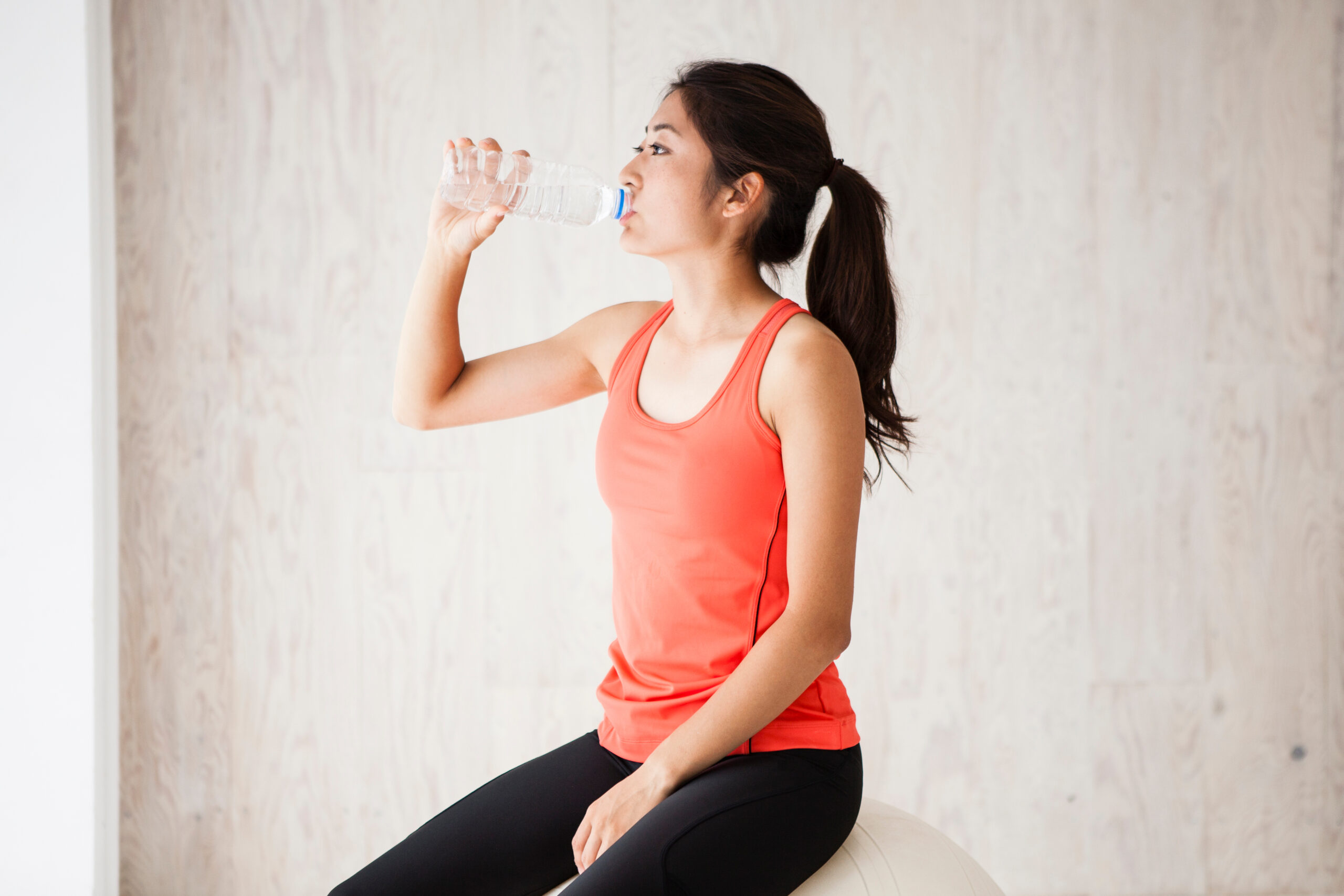 Young women are drinking water in between training