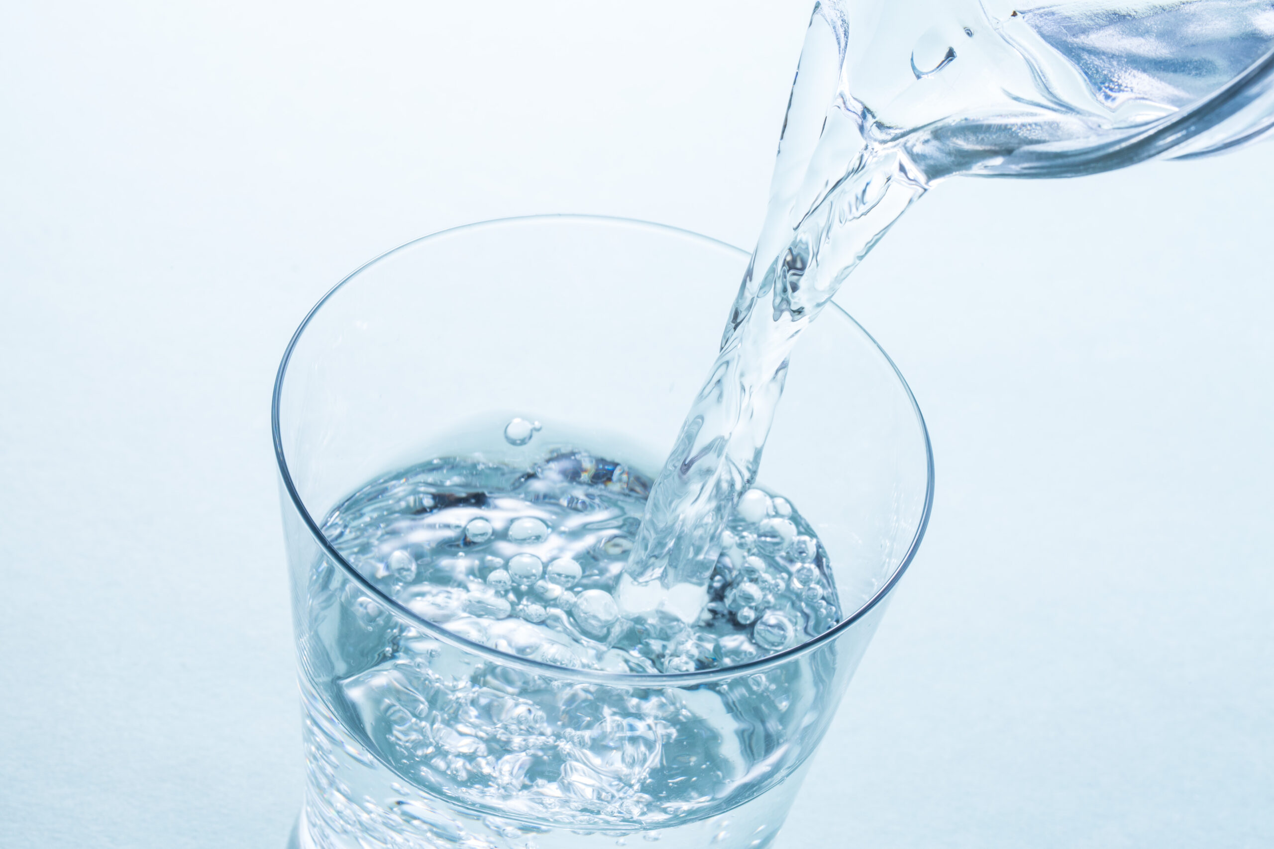 水を注ぐ